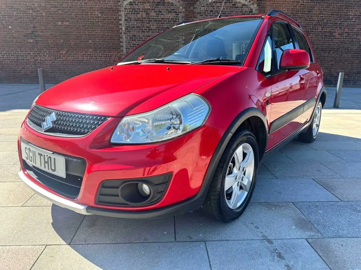 2011-suzuki-sx4-16-sz4-hatchback-5d-big-10