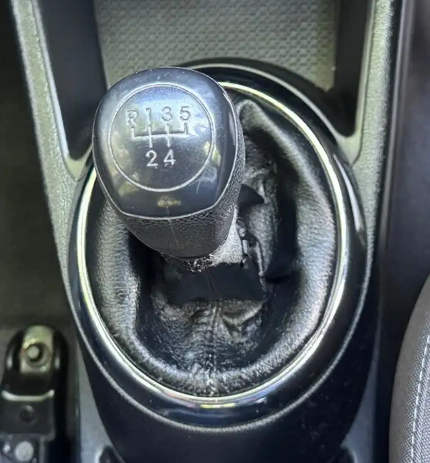 2011-hyundai-i20-14td-comfort-5d-big-29