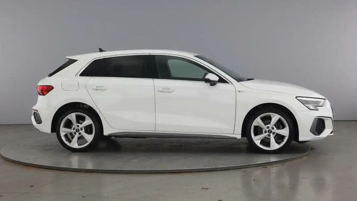 2021-audi-a3-14-40-tfsi-e-s-line-big-3