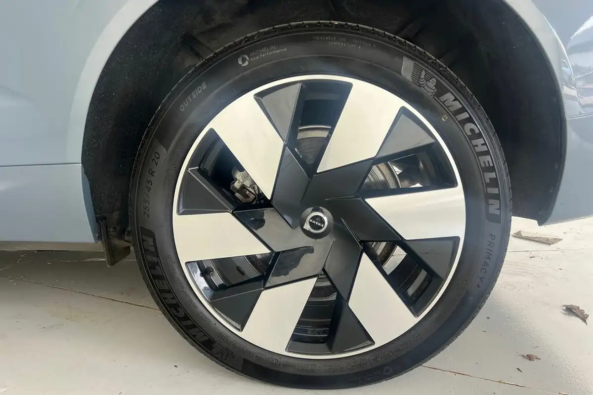 2024-volvo-xc60-20-b5-plus-big-22