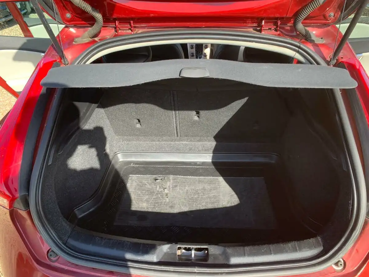 2015-volvo-v40-20td-d2-cross-country-lux-nav-geartronic-big-44