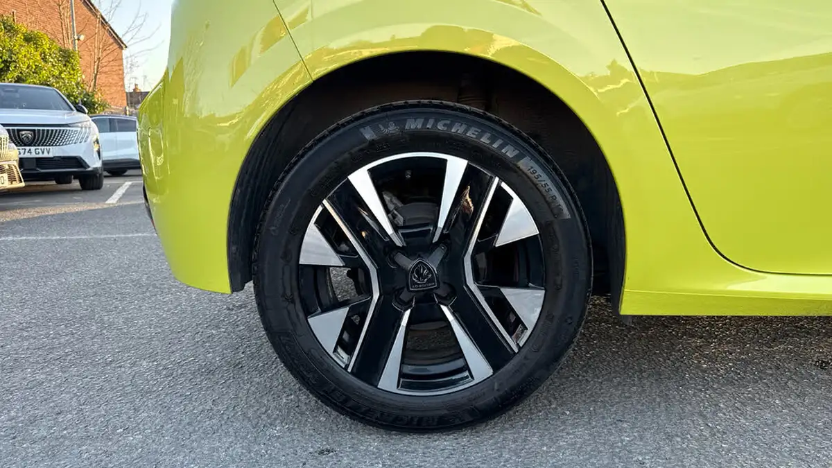 2024-peugeot-208-12-puretech-allure-big-15