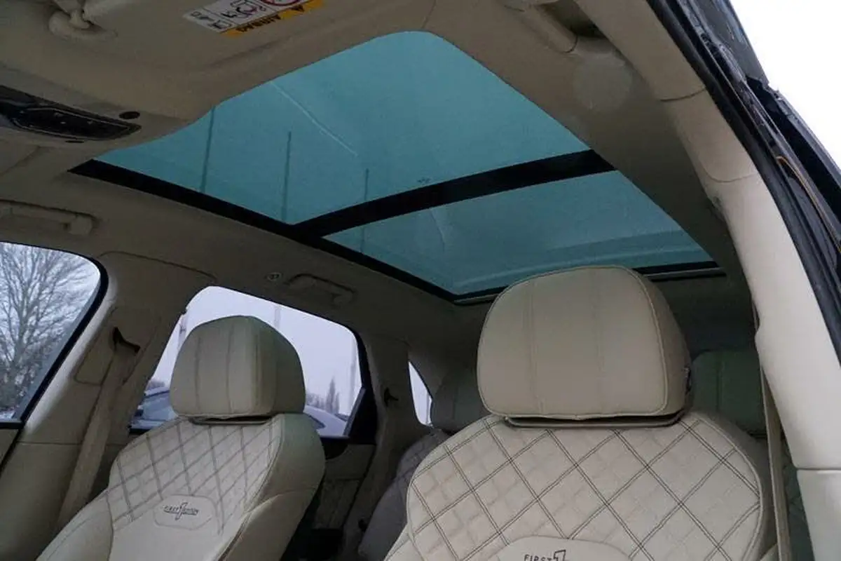 2019-bentley-bentayga-40-v8-big-35