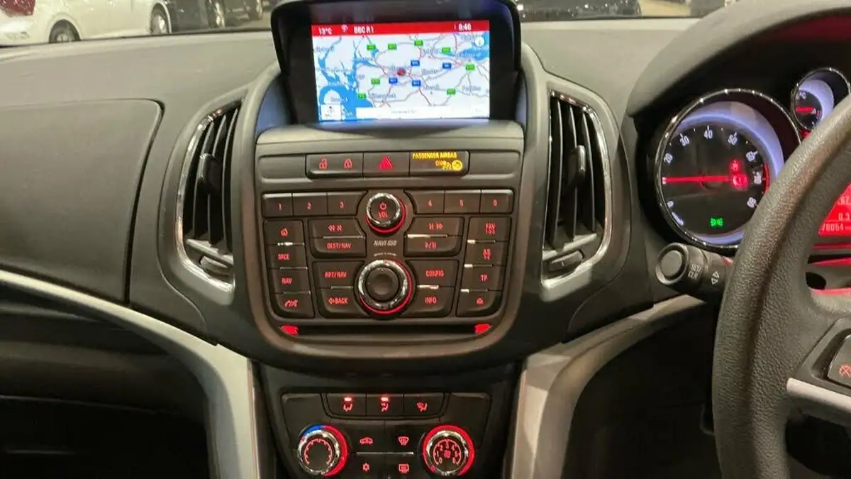 2015-vauxhall-zafira-tourer-14i-16v-turbo-tech-line-big-15