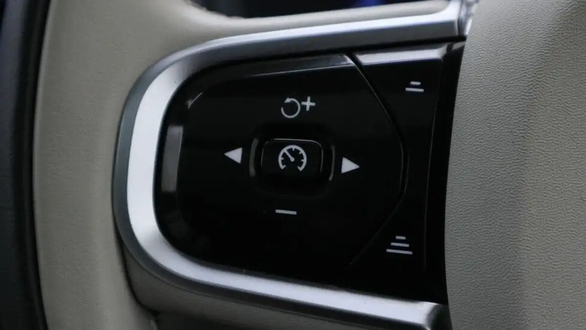 2024-volvo-xc90-20-t8-ultimate-dark-big-32