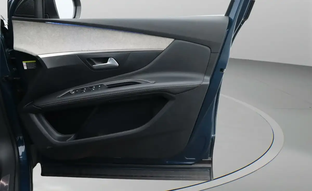2022-peugeot-3008-suv-16-puretech-gt-225bhp-hybrid-e-eat8-big-15