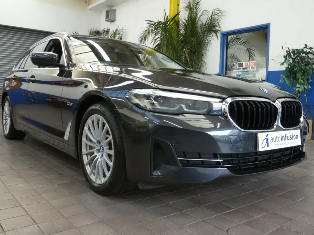 2022-bmw-5-series-20-530e-se-touring-5d-big-32
