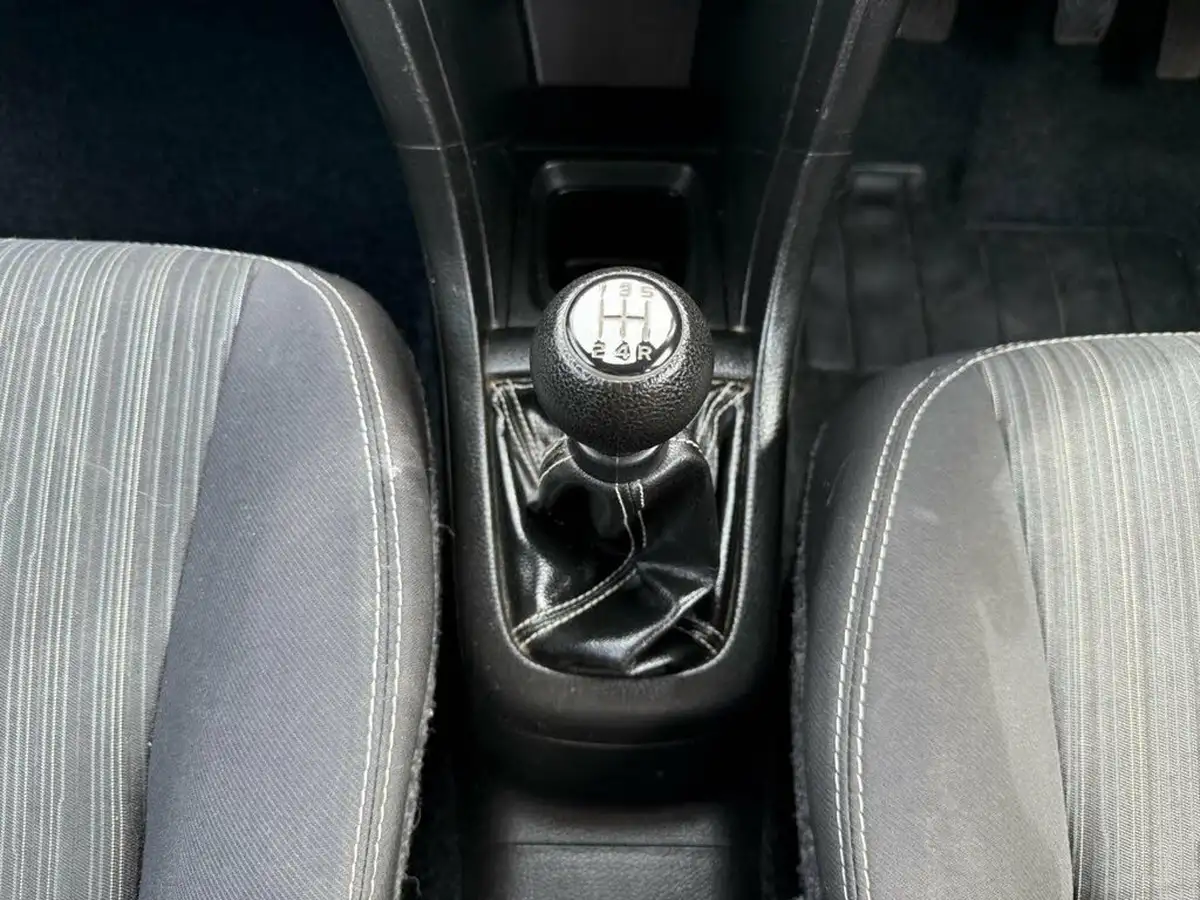 2016-suzuki-swift-12-sz-l-5d-big-18