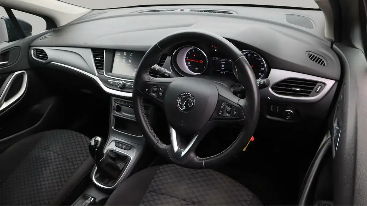 2019-vauxhall-astra-14i-16v-turbo-tech-line-nav-125ps-ss-hatchback-big-9
