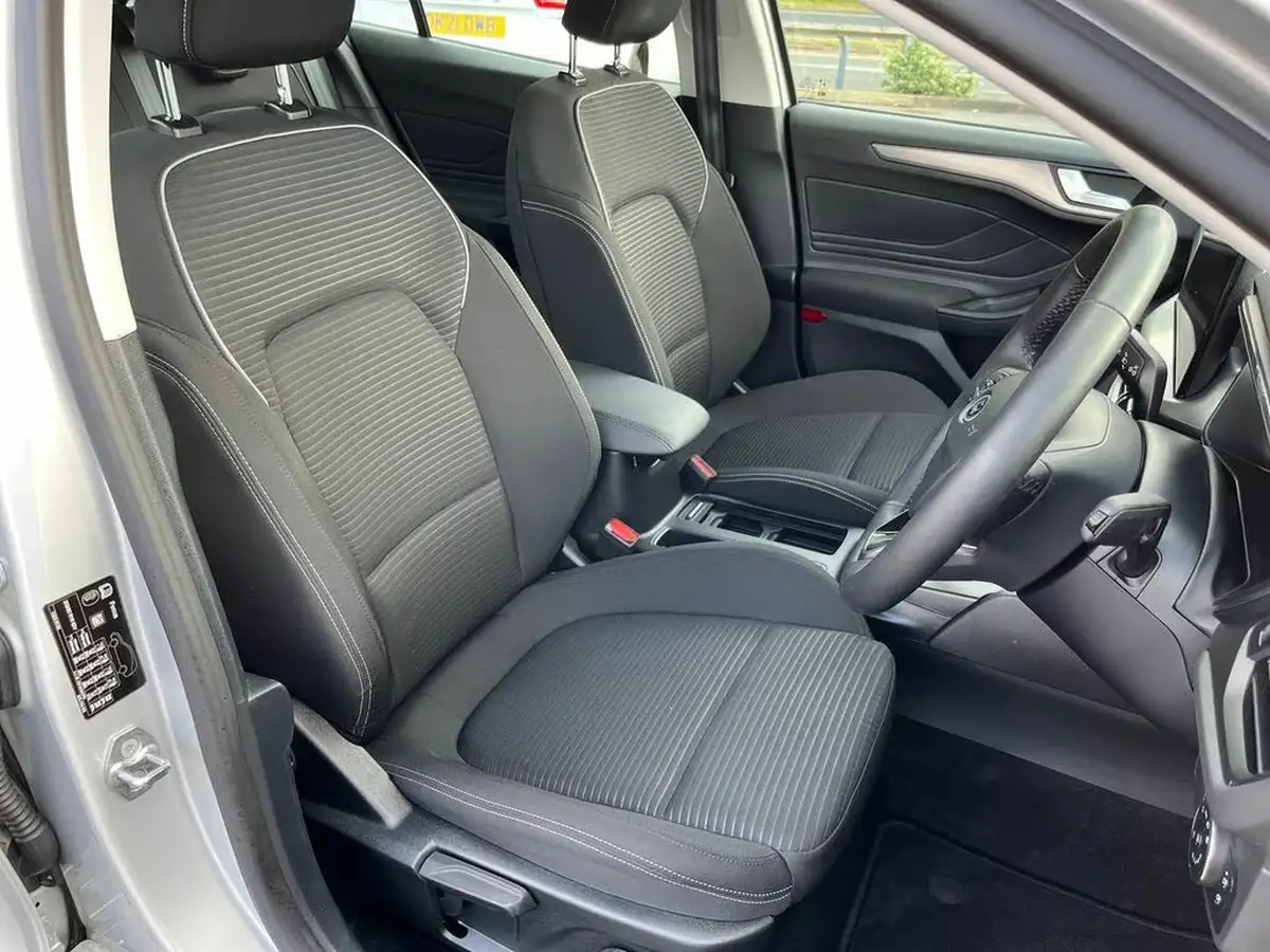 2023-ford-focus-10t-titanium-125ps-hatchback-big-23