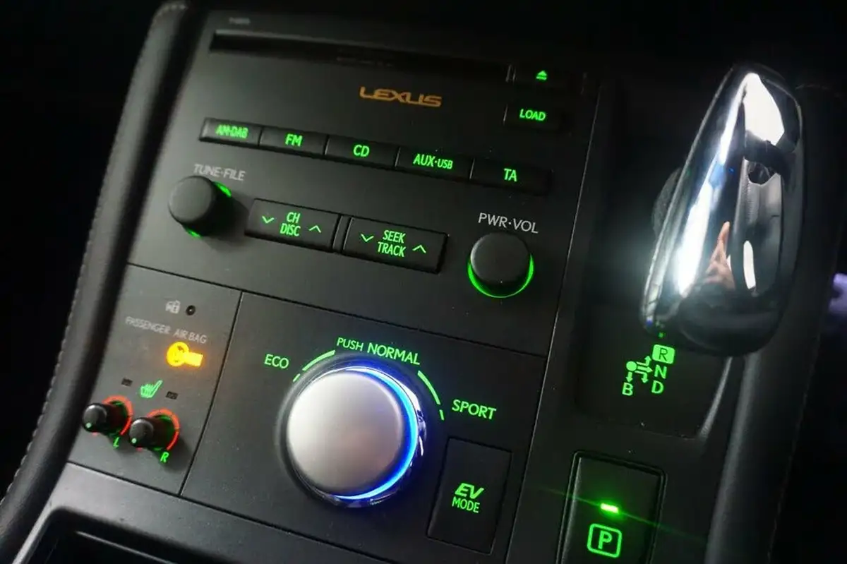 2012-lexus-ct-200h-18-f-sport-big-23