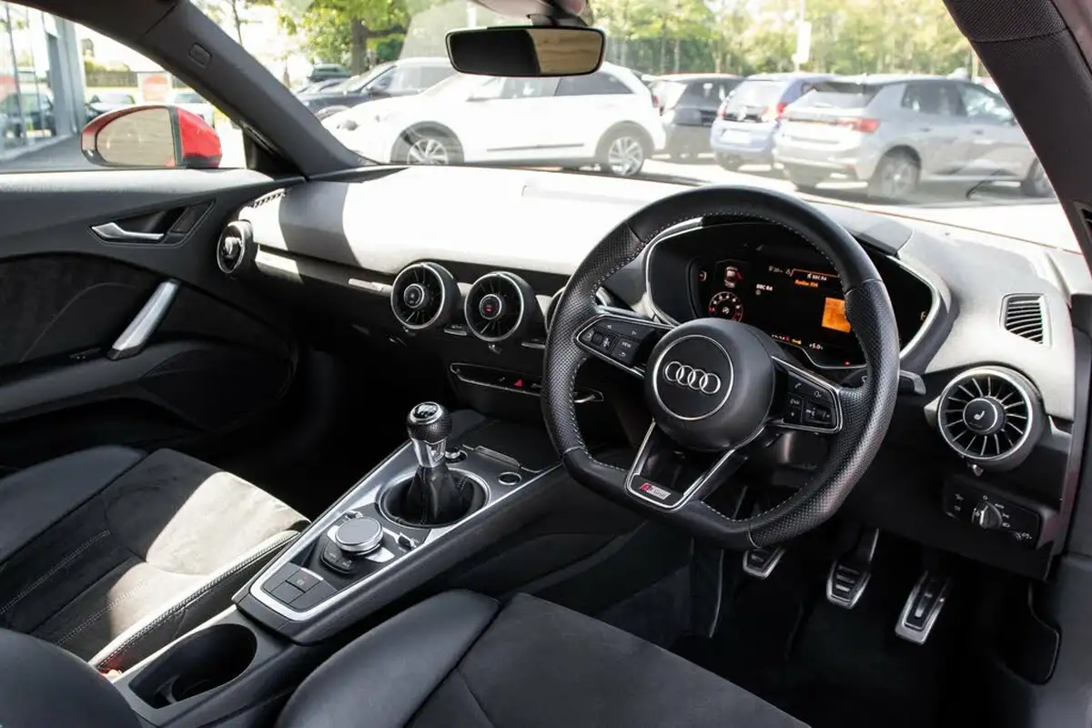 2015-audi-tt-coupe-20-tfsi-s-line-big-4