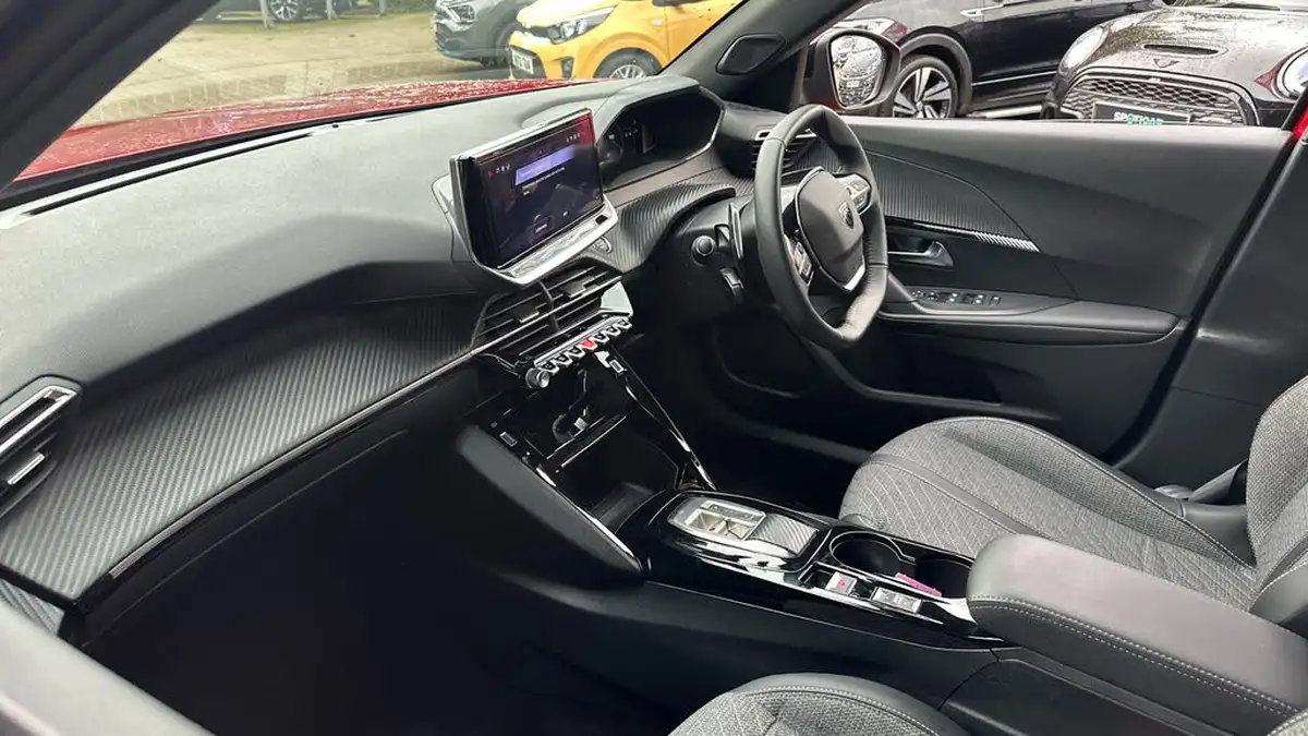 2023-peugeot-2008-suv-12-puretech-allure-big-11