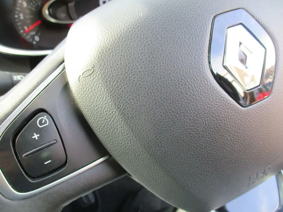 2019-renault-clio-15dci-iconic-90ps-ss-edc-auto-big-26