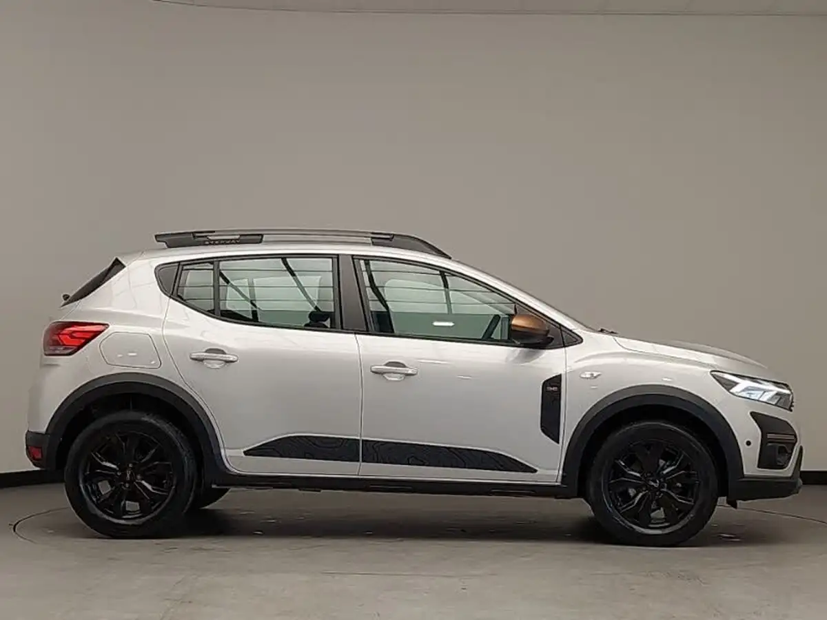 2024-dacia-sandero-stepway-10-tce-extreme-90bhp-big-3