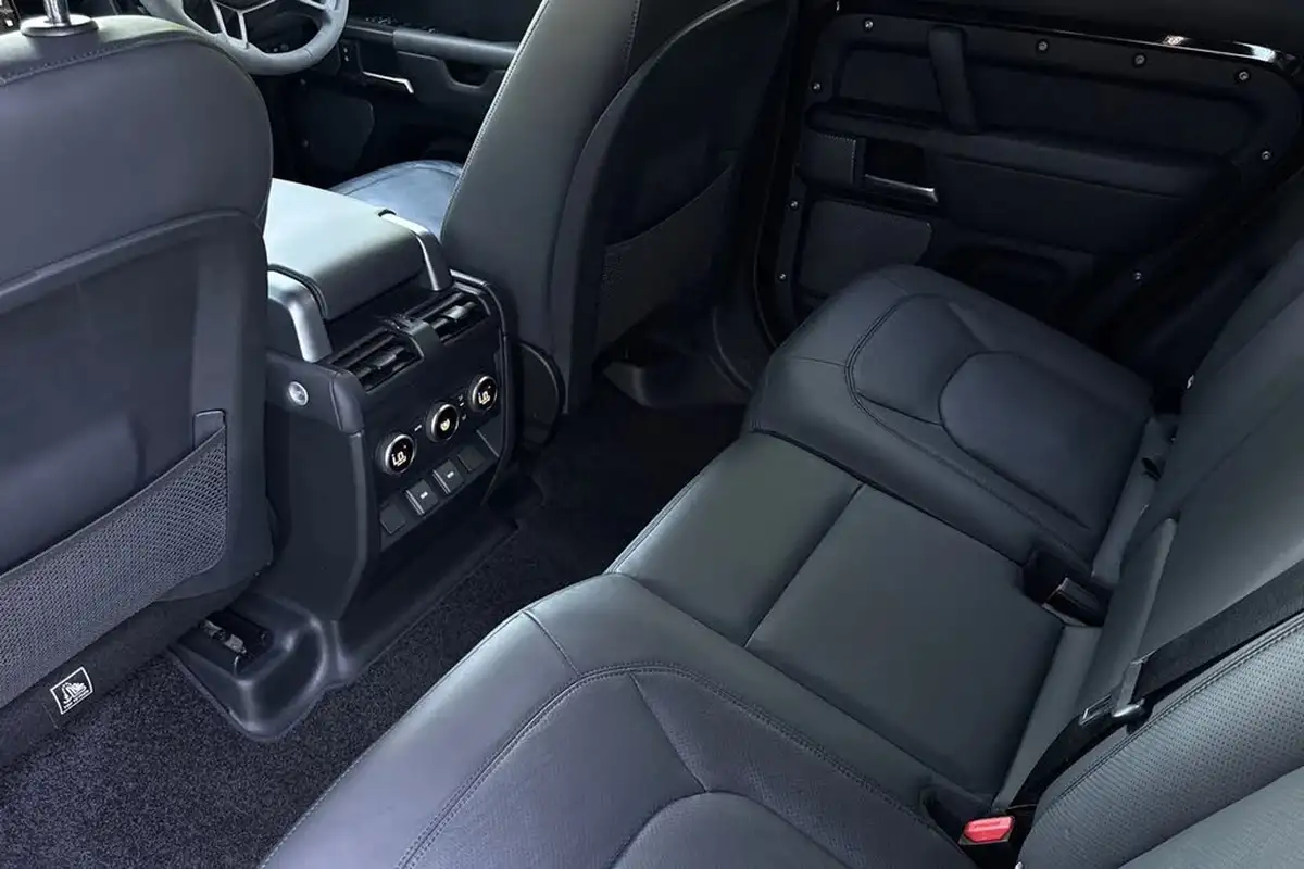 2022-land-rover-110-defender-50-p525-v8-big-36