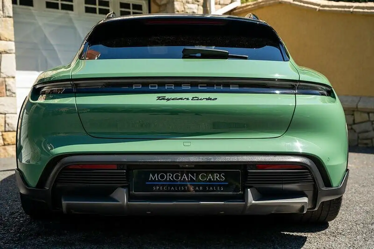 2022-porsche-taycan-e-turbo-cross-turismo-big-13