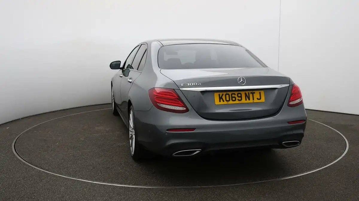 2020-mercedes-benz-e-class-20d-e300d-amg-line-edition-premium-plus-saloon-4d-big-61