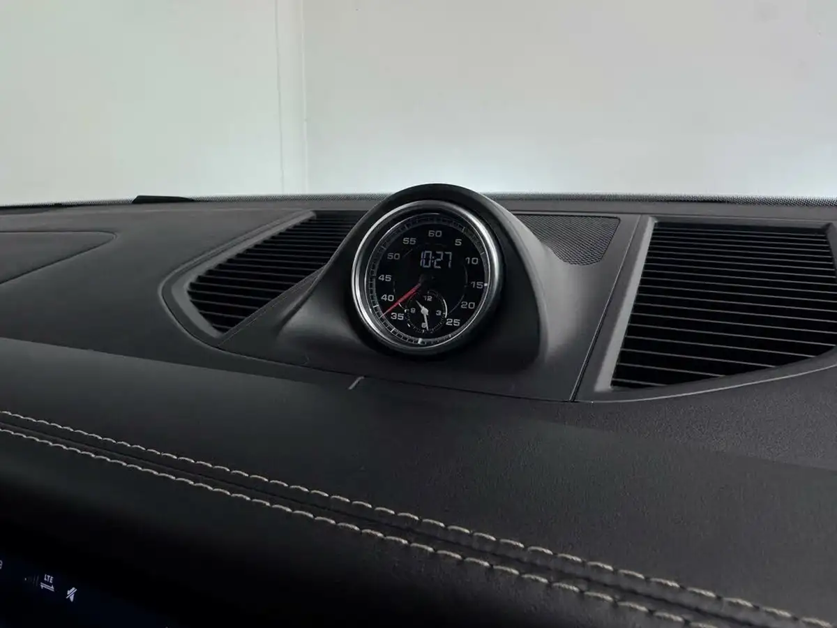 2019-porsche-macan-20-big-37