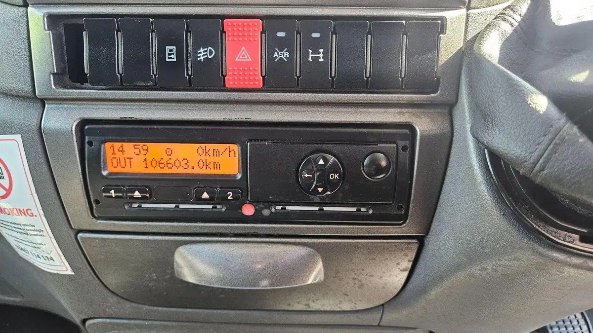 2014-iveco-daily-c-class-30td-70c17-lwb-70c17-cab-big-32