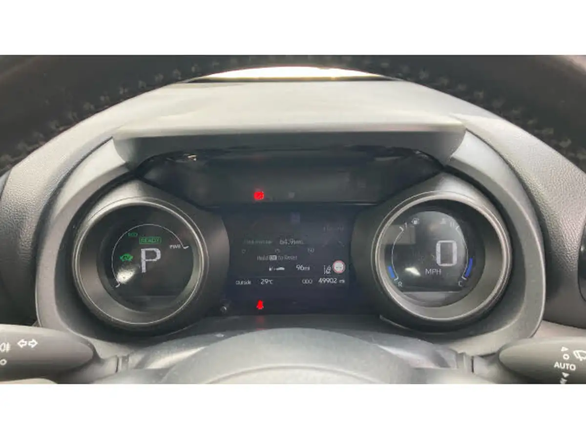 2022-toyota-yaris-cross-15-vvt-i-icon-big-8