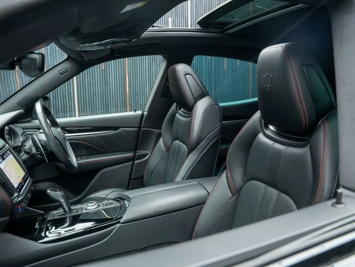 2020-maserati-levante-30-gransport-big-45