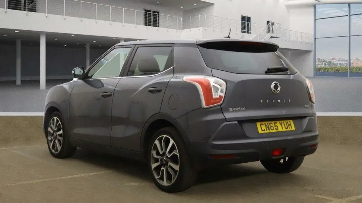 2015-kgm-ssangyong-tivoli-16-elx-big-9
