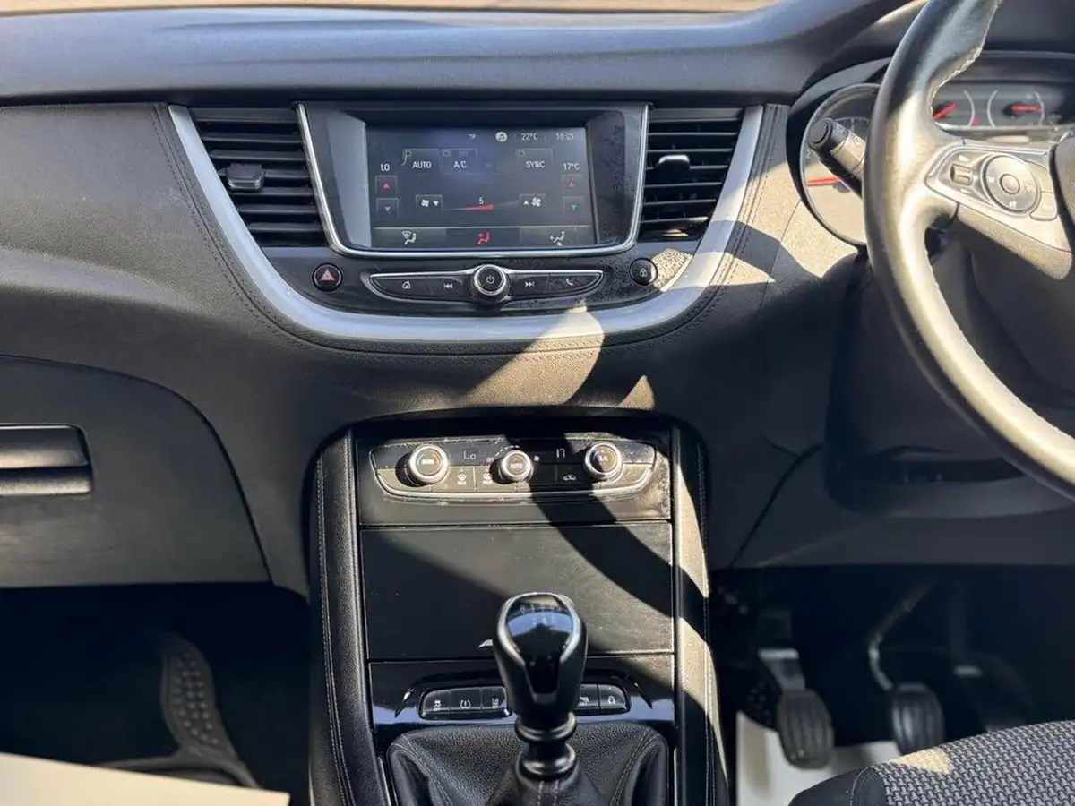 2019-vauxhall-grandland-x-12-se-ss-big-39