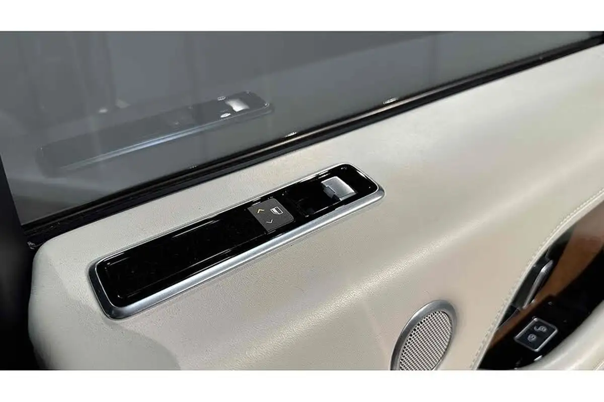 2019-land-rover-range-rover-30-sd-v6-vogue-big-27