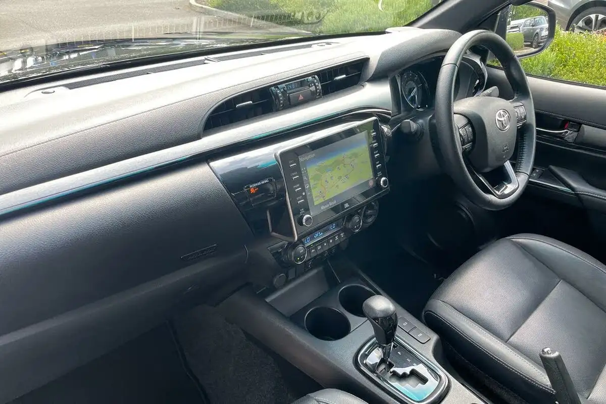 2022-toyota-hi-lux-28d-4d-invincible-x-204hpeu6d-2755cc-auto-big-40