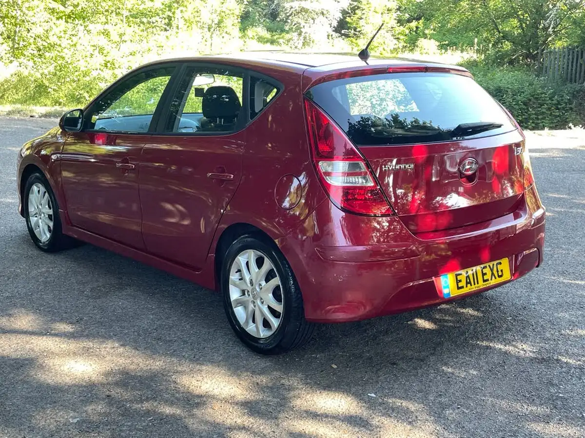 2011-hyundai-i30-14-comfort-109ps-isg-hatchback-big-6