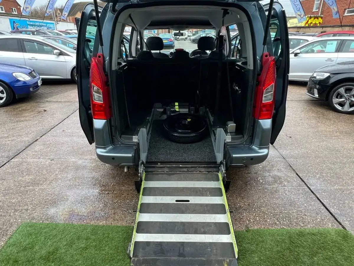 2012-peugeot-partner-16td-tepee-s-92-big-50