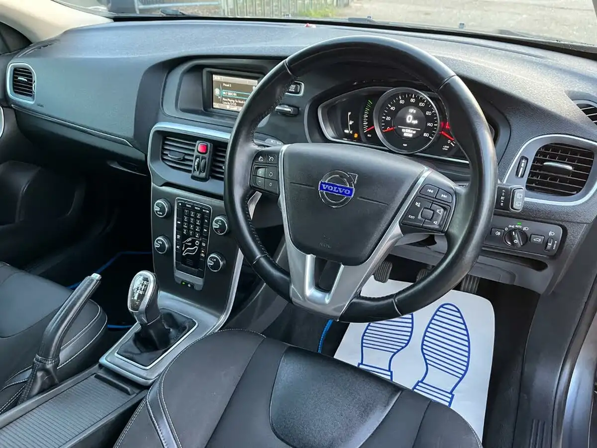 2013-volvo-v40-16td-d2-se-ss-big-13
