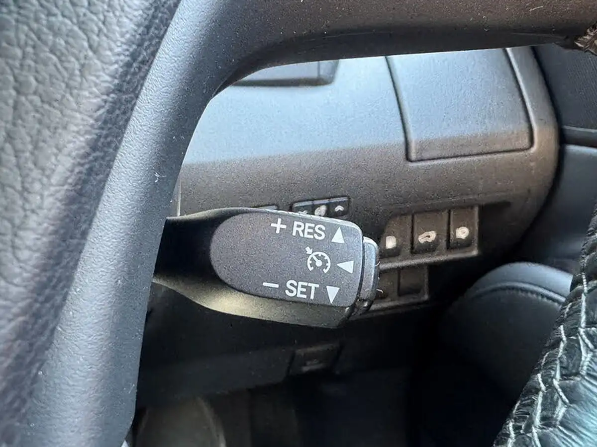 2010-lexus-rx-450h-35-se-i-big-15