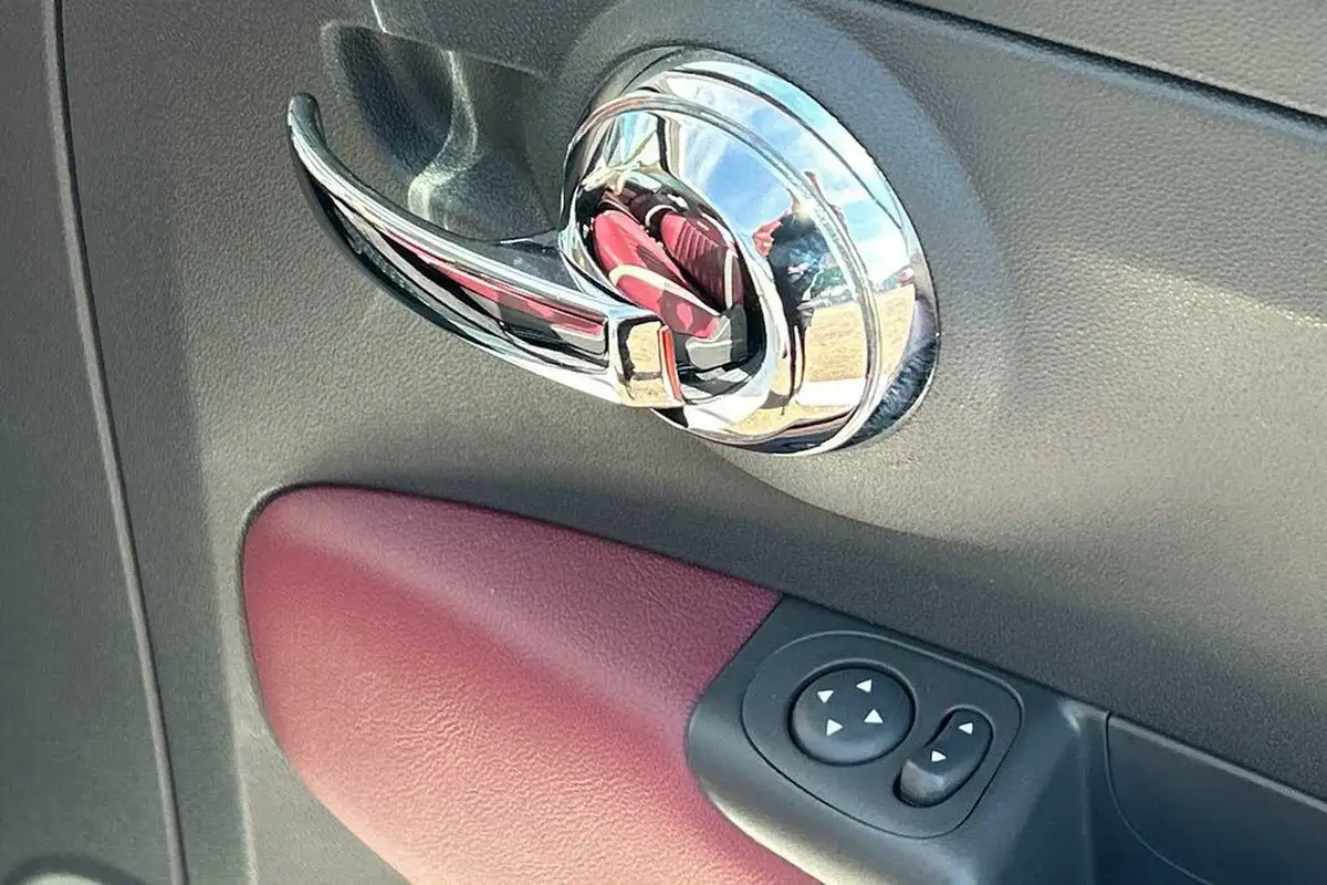 2017-fiat-500-12-lounge-big-17