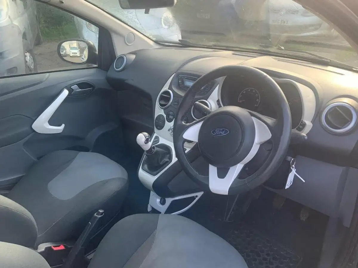 2012-ford-ka-12-titanium-69ps-big-48