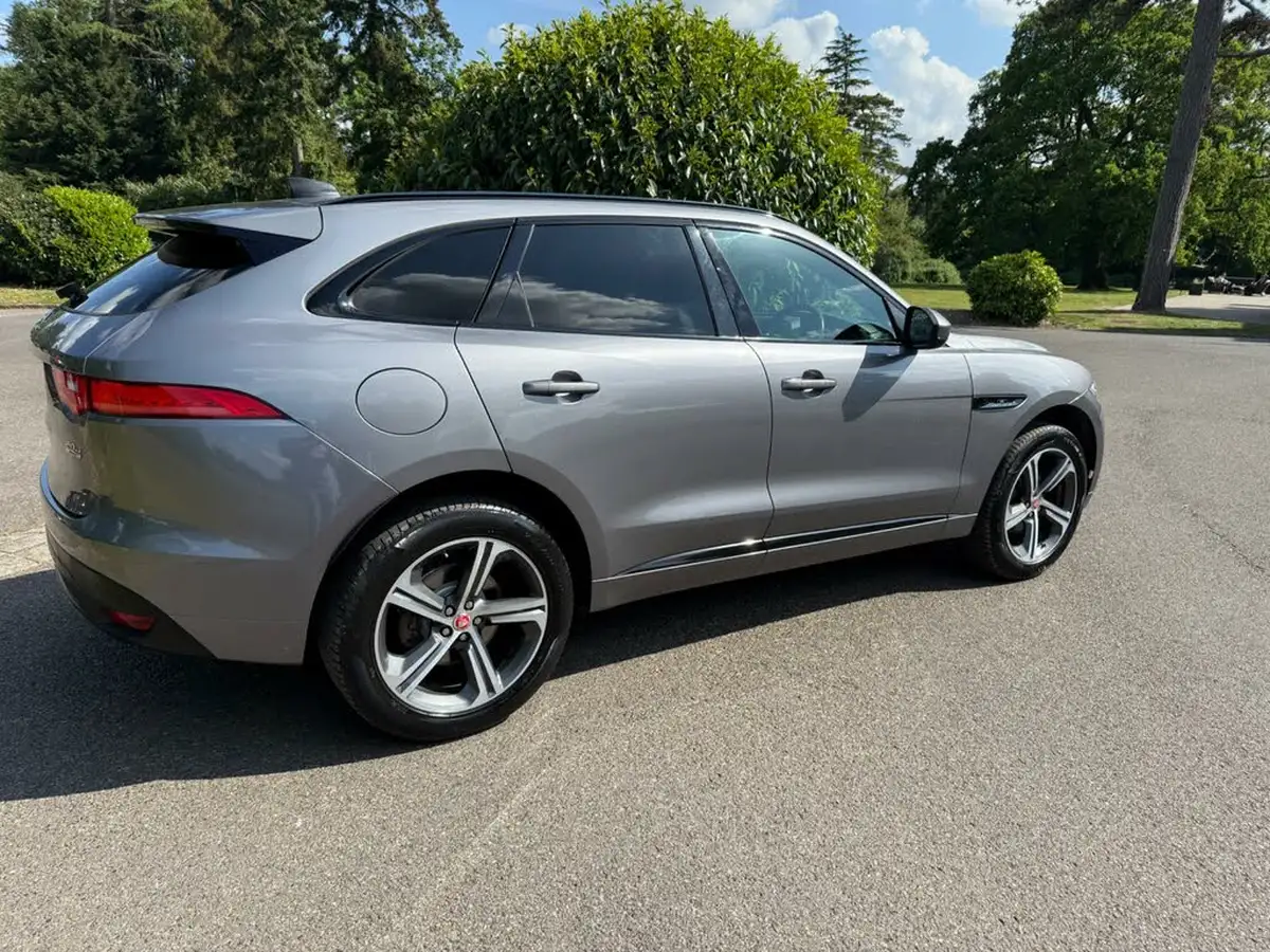 2020-jaguar-f-pace-20-i4d-chequered-flag-180ps-big-23