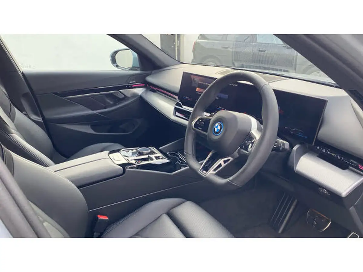 2025-bmw-5-series-20-530e-m-sport-touring-5d-big-5