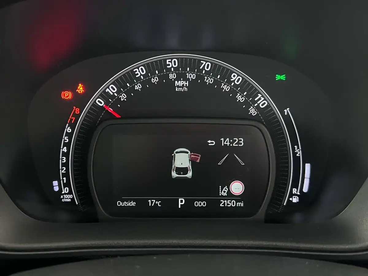 2023-toyota-aygo-x-10-vvt-i-pure-cvt-big-17