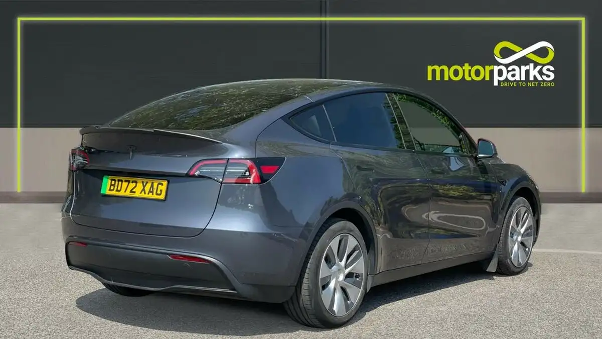 2022-tesla-model-y-e-rwd-big-2
