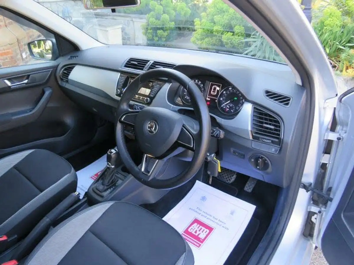 2015-skoda-fabia-14tdi-se-hatchback-dsg-big-12