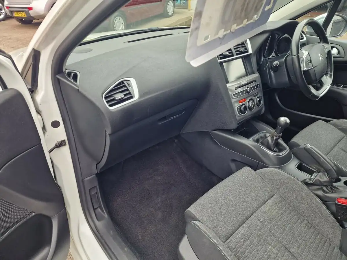 2016-citroen-c4-16bluehdi-flair-100ps-big-7