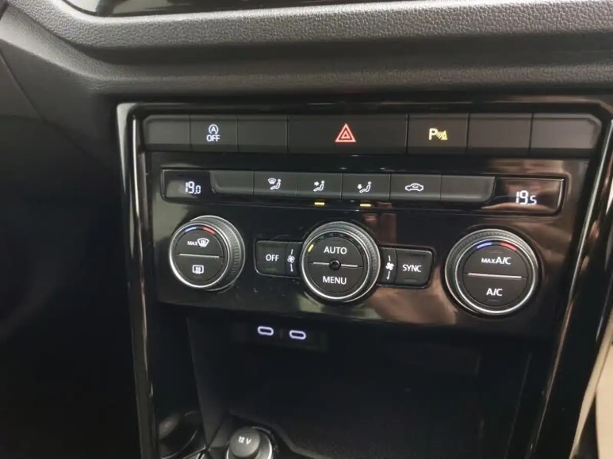 2021-volkswagen-t-roc-10-tsi-black-edition-110ps-big-14