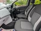 2014-dacia-sandero-12-ambiance-small-32