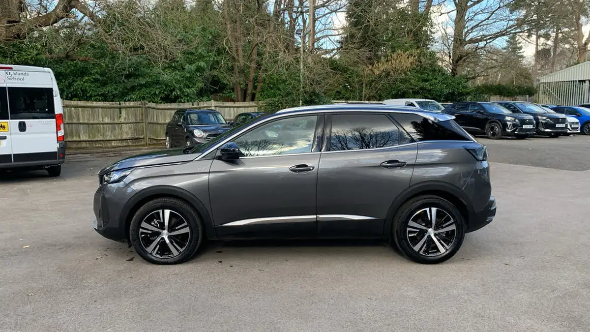 2024-peugeot-3008-suv-12-puretech-gt-136ps-hybrid-e-dsc6-big-5