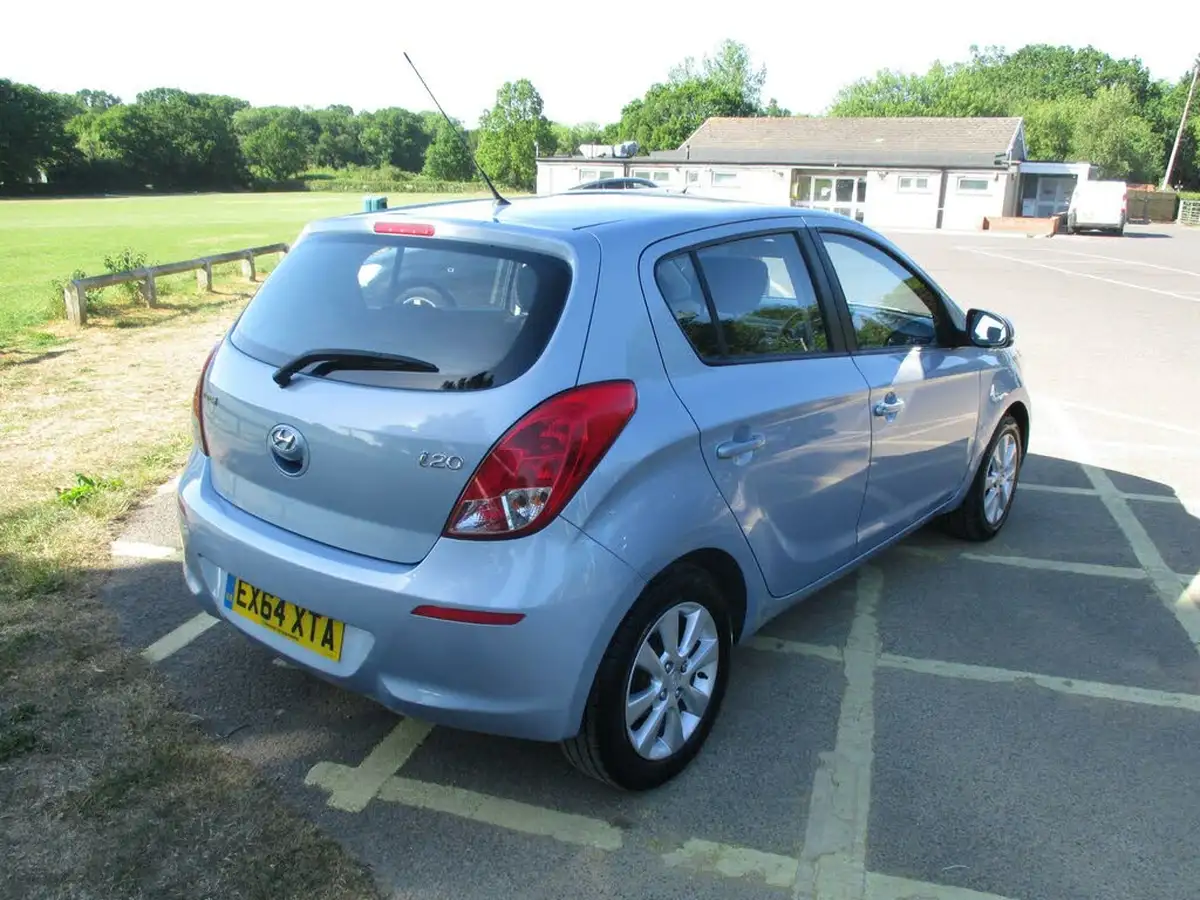 2014-hyundai-i20-12-active-5d-big-8