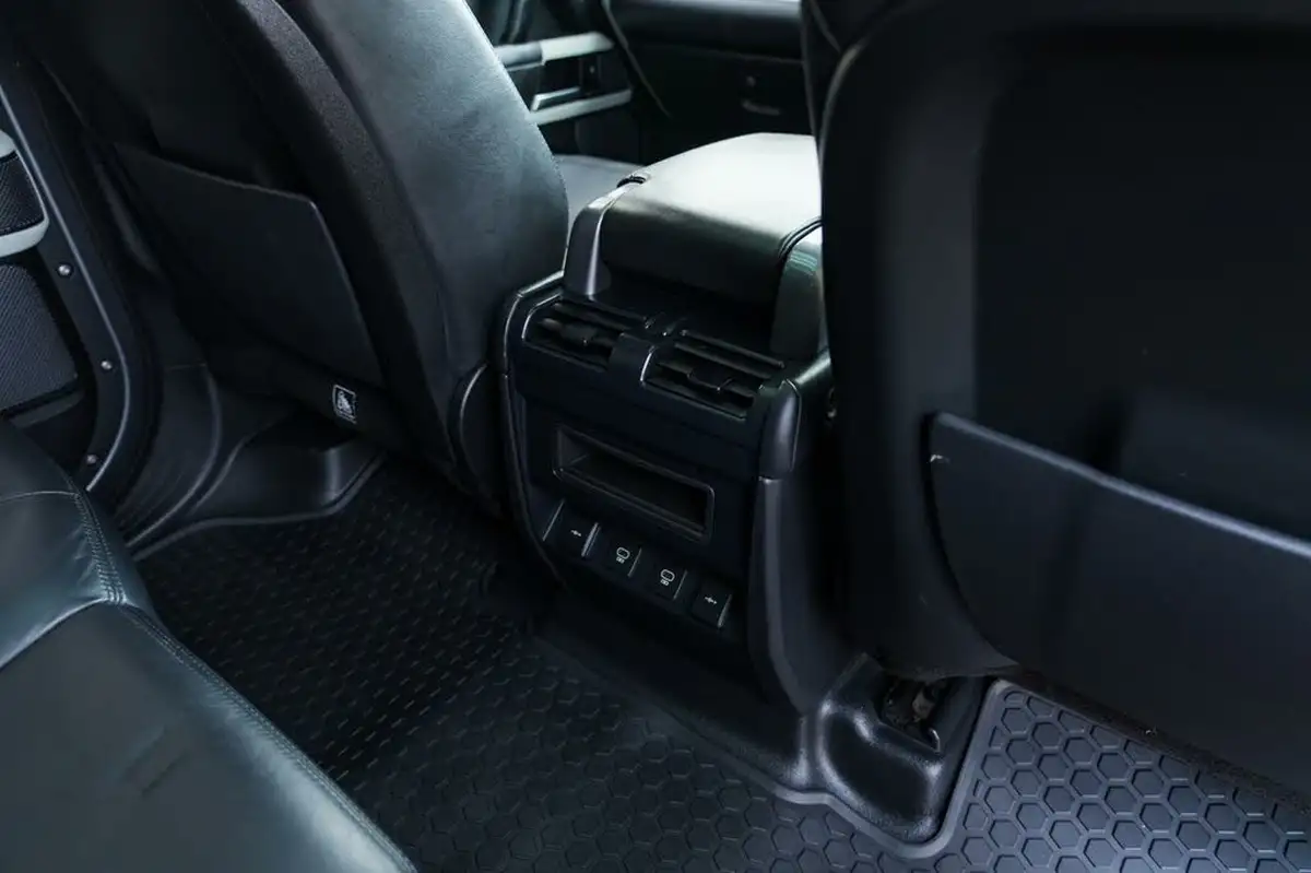 2021-land-rover-110-defender-30-d250-hse-big-42
