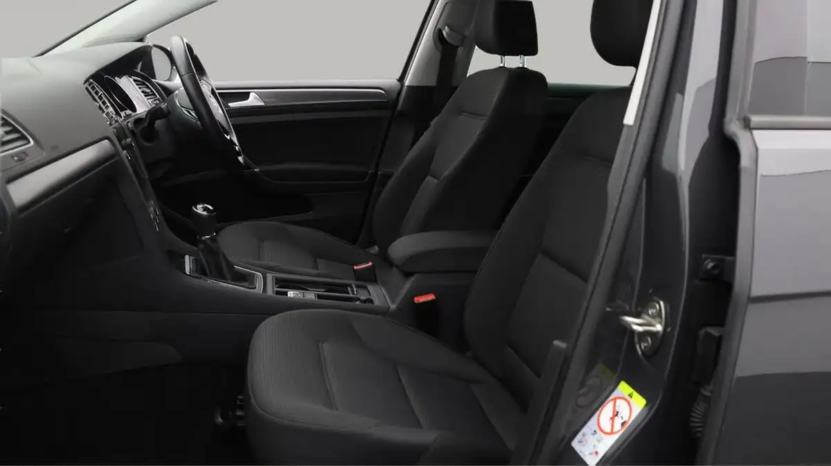2019-volkswagen-golf-16tdi-match-edition-hatchback-big-13