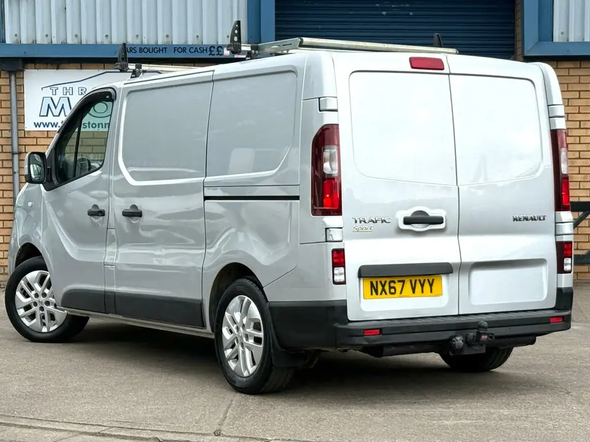 2017-renault-trafic-16dci-sl27-125-sport-nav-energy-125-e6-panel-van-big-2