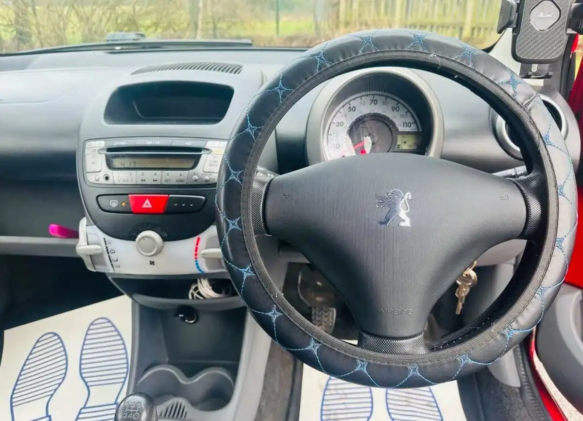 2007-peugeot-107-10-urban-5d-big-11